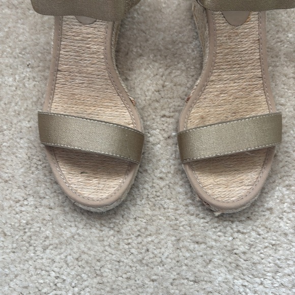 Lauren Ralph Lauren Wedge Sandal Gold Size 6 - Picture 2 of 8